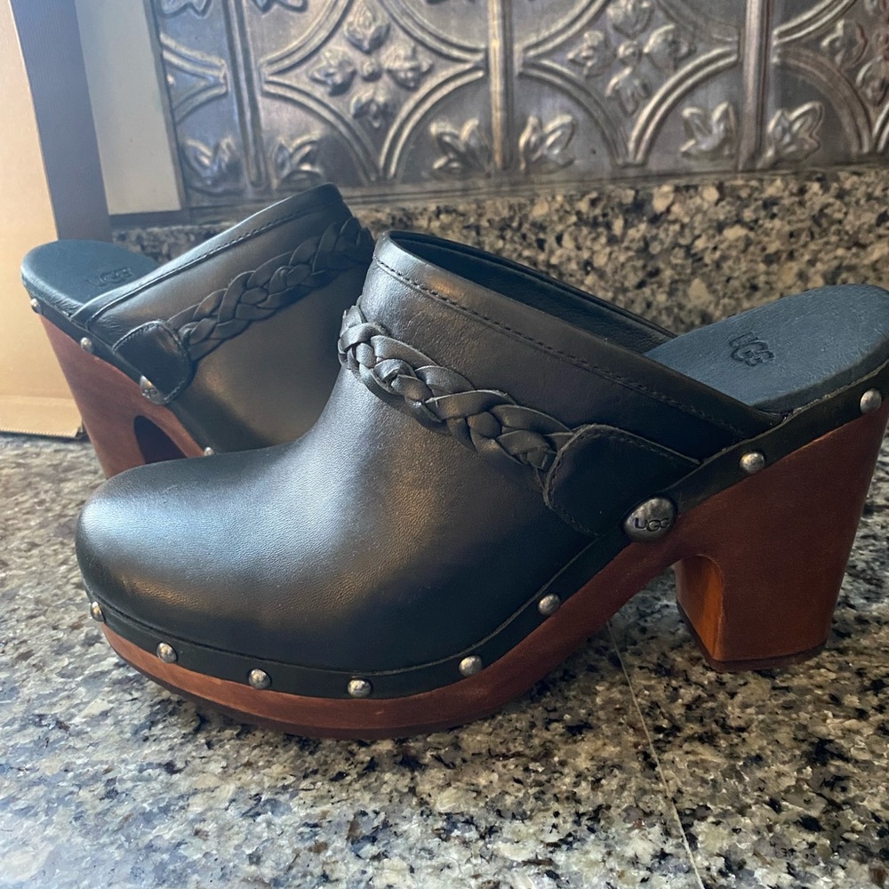Ugg clogs size 9 womens
